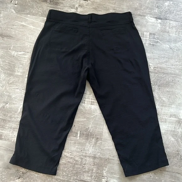 Khombu Lightweight Capri - Picture 2 of 11